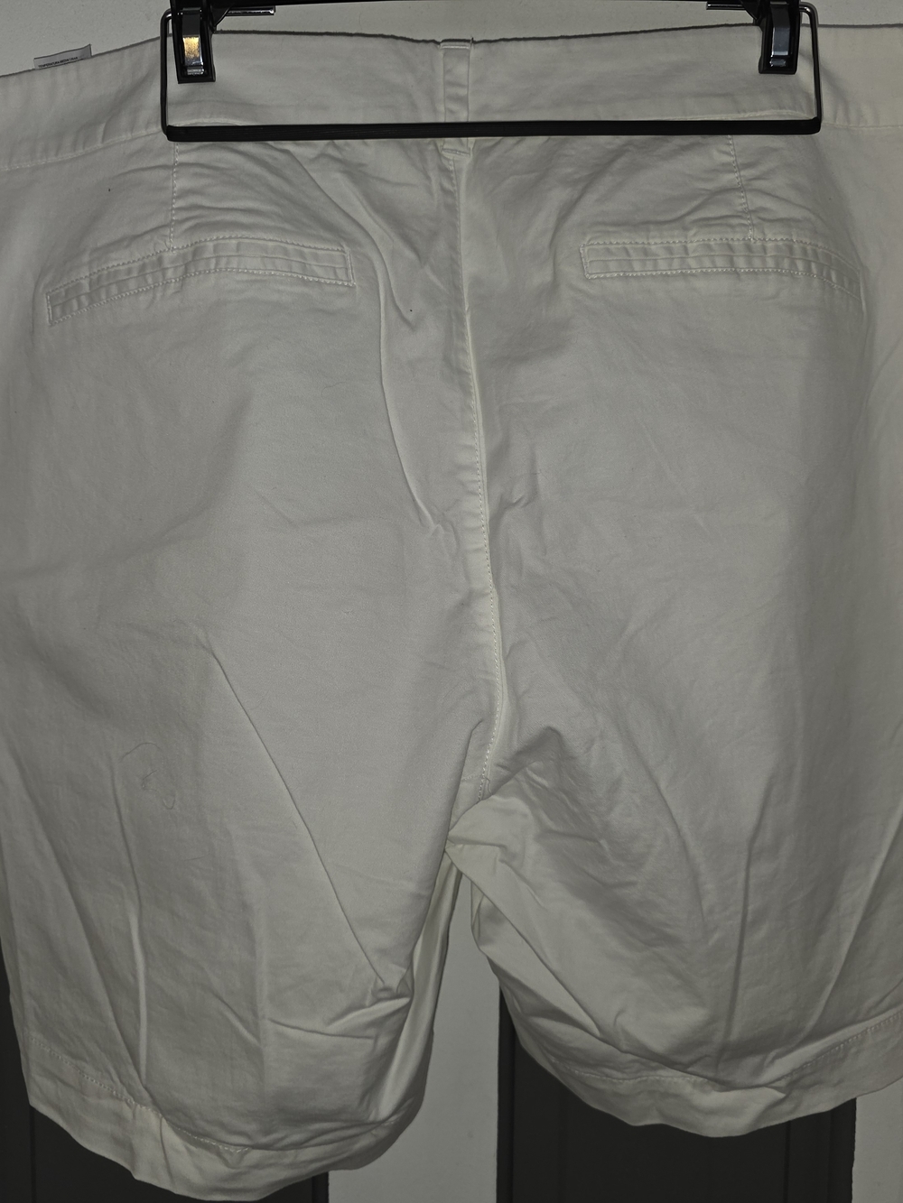 Old Navy White Women's Everyday Shorts Size 18 New With Tags - Picture 2 of 3